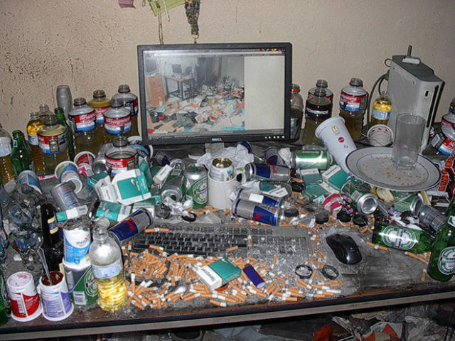 Disgusting Home Offices That Are the Pits