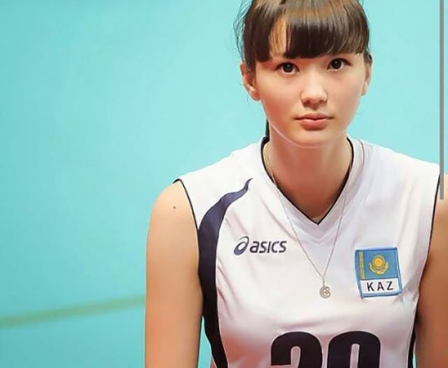 A Girl Who Is Too Hot for Volleyball