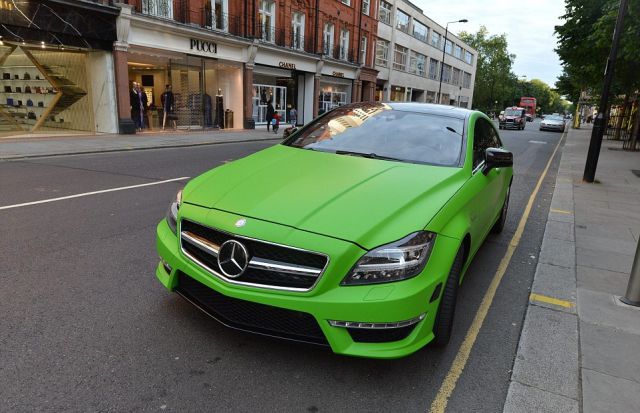 Arab Supercar Owners Flood London Streets with Impressive Luxury Rides