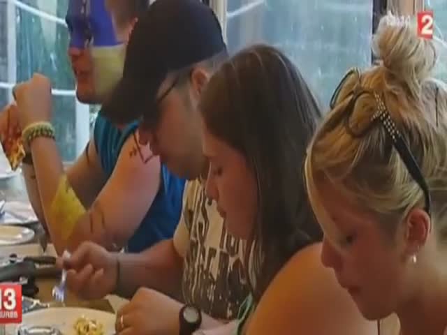 Fat Girl Knows Her Priorities!  (VIDEO)