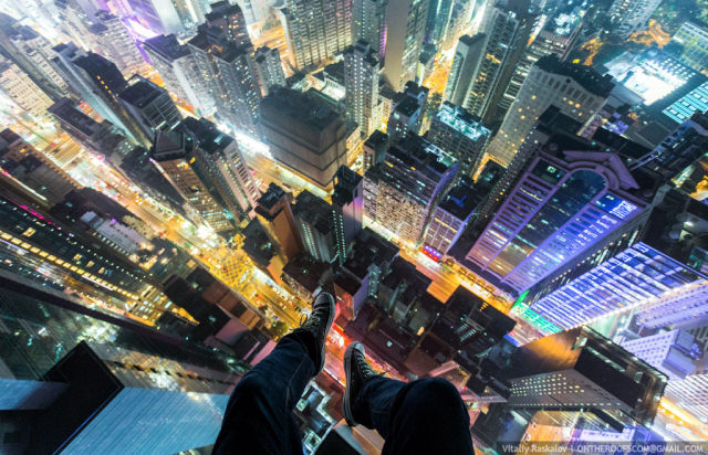 Breath-taking Photographs That Urban Climbers Risk Their Lives to Take ...