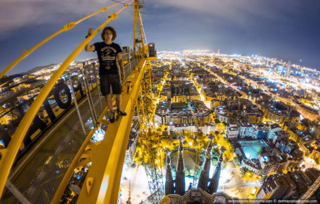 Breath-taking Photographs That Urban Climbers Risk Their Lives to Take