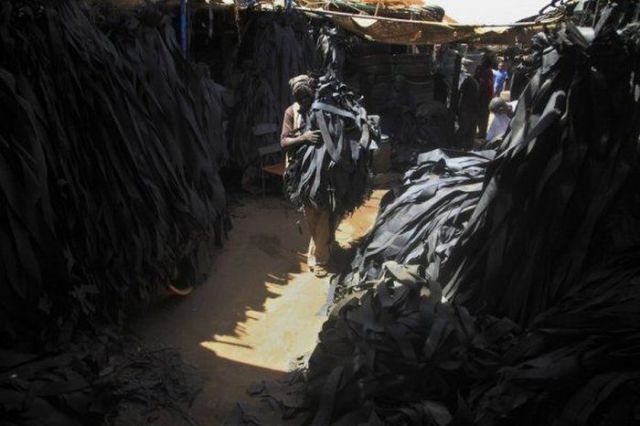 Kenyan Locals Find a Clever Use for Old Tyres