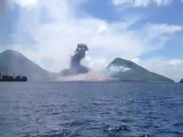 Mind-Blowing Volcano Eruption with Shockwave Caught on Camera 