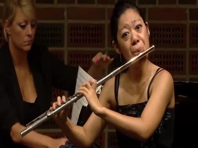 Butterfly Lands on Flutist's Face During International Competition  (VIDEO)