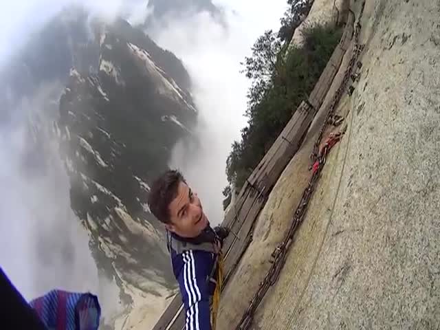 Hiking on the World's Most Dangerous Trail without Harness Is Totally Nuts! 