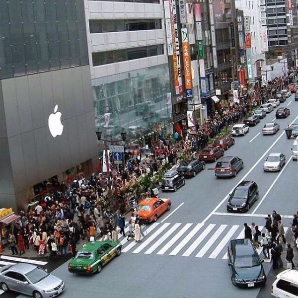 The Crazy Queues for the iPhone 6 Worldwide