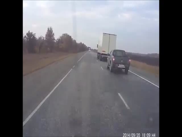 Russian Idiot Tries to Overtake Two Cars and a Truck, Almost Kills Everyone in the Process  (VIDEO)