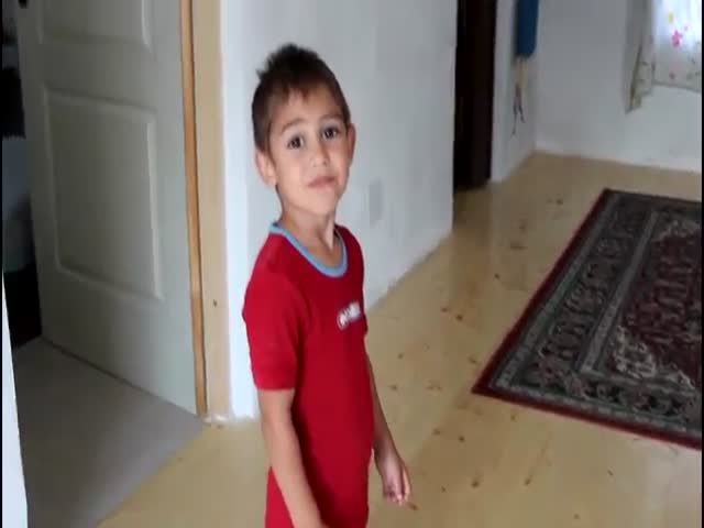 Kid Does 90-Degree Pushups  (VIDEO)