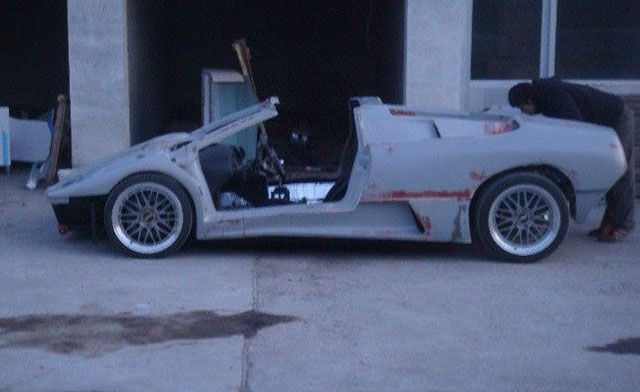 Chinese Engineers Build Their Very Own Dream Lamborghini Diablo from Scratch