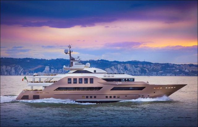 A Luxury Yacht That’s Designed with a Garage for Boats