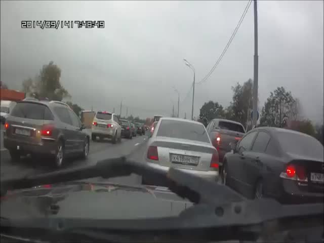Russian Road Rage Ends in a Very Unusual Way  (VIDEO)