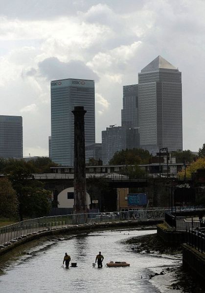 Dirty London Canal Is Also Home to a Giant Carp