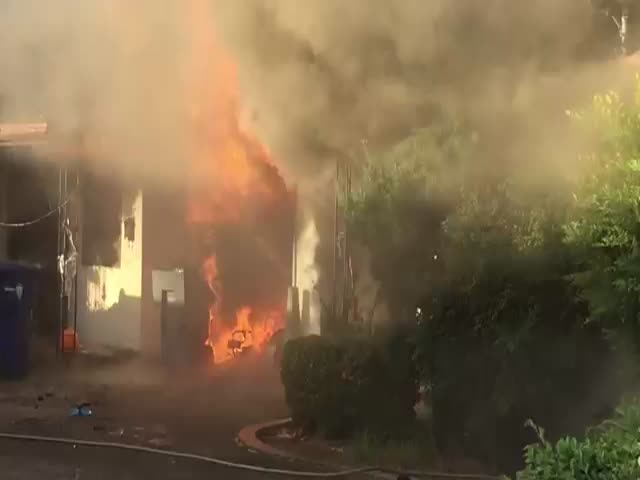 Random Guy Just Passing by Saves Old Man from Burning Home 