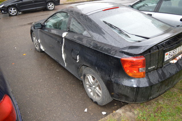 Car Gets Attacked with Foam and Acid