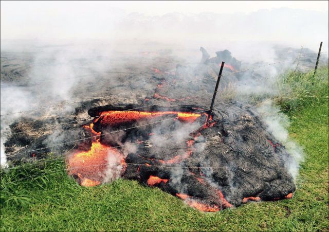 Lava Stream Threatens Nearby Town in Hawaii
