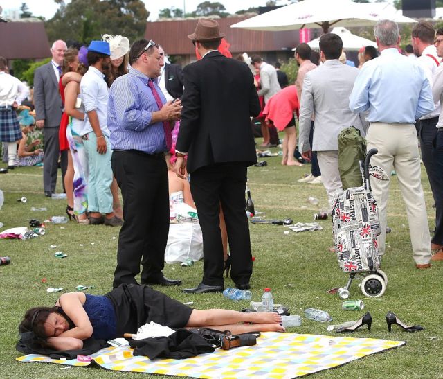 Aussies Party Up a Storm at Race Day