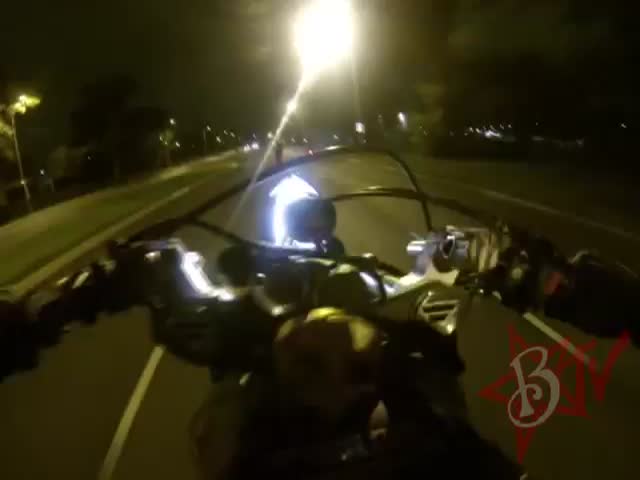 Crazy Cop Chase with a Biker, GTA Style!  (VIDEO)
