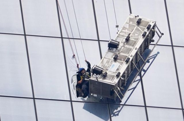 Window Washers Takes a Tumble in Mid-Air