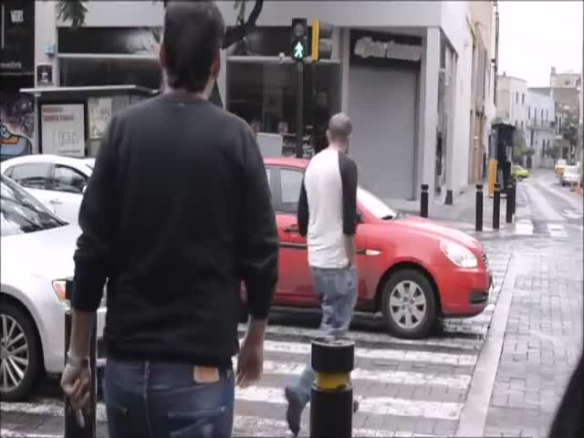 Car Stops Over the Crosswalk, Pedestrian Takes Action  (VIDEO)