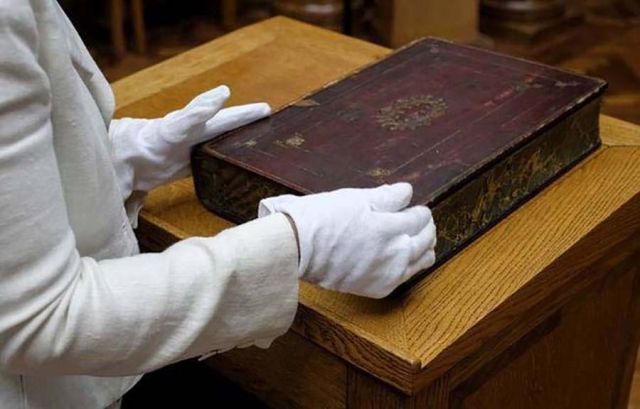 A Book Carrying Case from the 17th Century