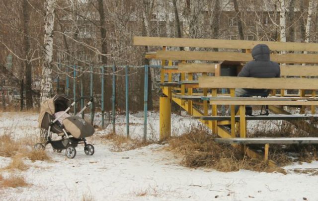 A Dad That Should Definitely Get More Parenting Lessons A Dad That Should Definitely Get More Parenting Lessons