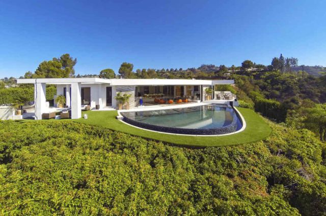 A Luxury Mansion That Will Make You Green with Envy