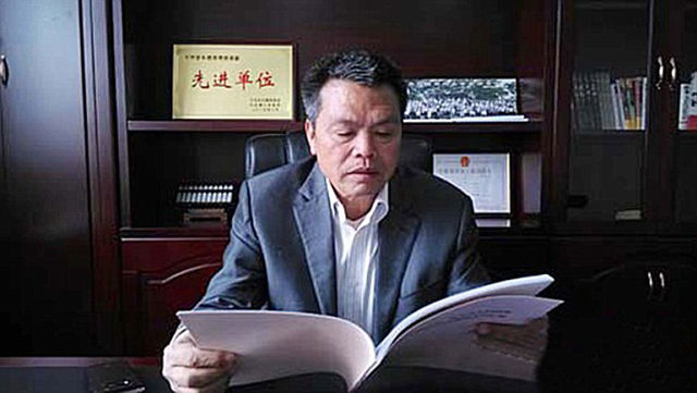 Wealthy Chinese Businessman Does Something Unbelievable in His Home Town