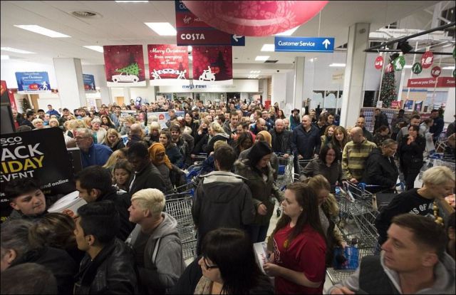 A Black Friday Face-off between Customers in Britain