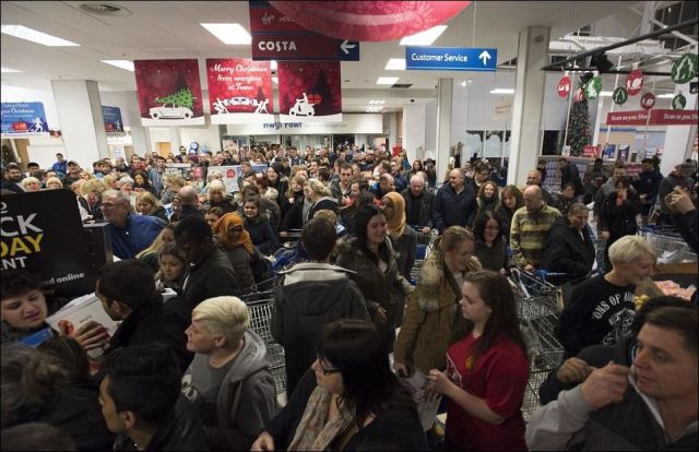 A Black Friday Face-off between Customers in Britain