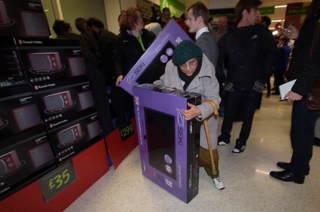 A Black Friday Face-off between Customers in Britain