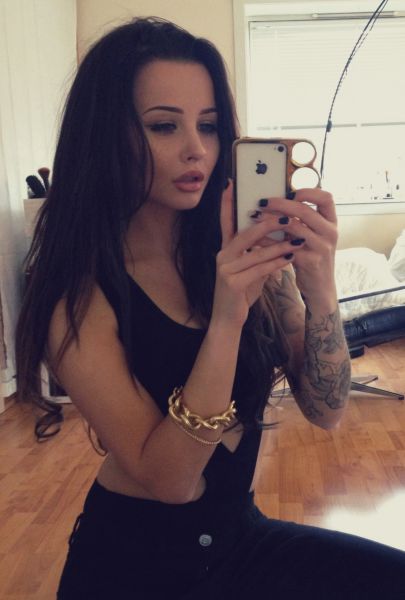 cute_sexy_and_beautiful_girls_of_the_internet_640_100.jpg