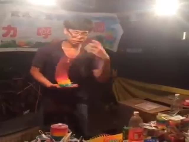 Meet the Slinky Master  (VIDEO)