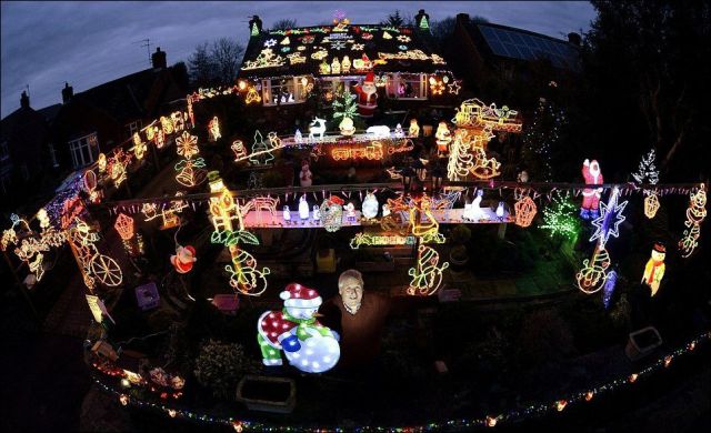 A Very Creative and Christmassy Neighborhood