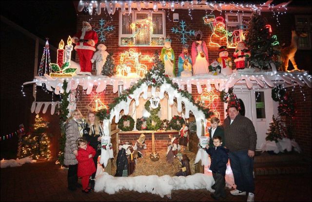 A Very Creative and Christmassy Neighborhood