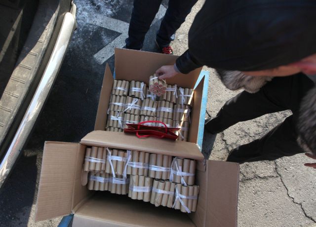 Chinese Man Deposits 300 kg of Money into the Bank Chinese Man Deposits 300 kg of Money into the Bank