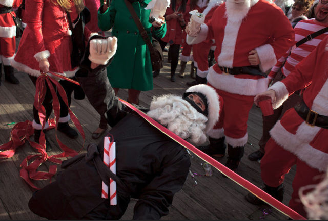 SantaCon Craziness Kicks off Its Drunken Festivities