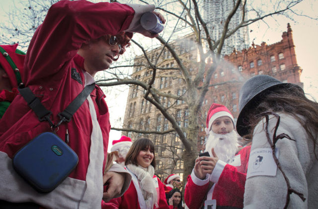 SantaCon Craziness Kicks off Its Drunken Festivities