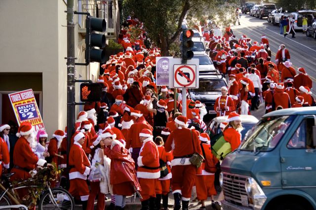 SantaCon Craziness Kicks off Its Drunken Festivities