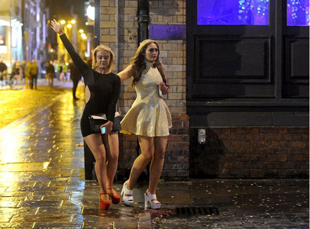 Mad Friday Takes Over Britain as End of Year Parties Ramp Up Mad Friday Takes Over Britain as End of Year Parties Ramp Up