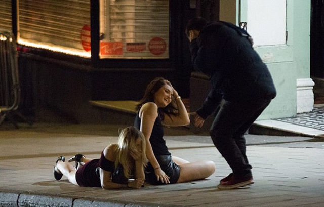 Mad Friday Takes Over Britain as End of Year Parties Ramp Up Mad Friday Takes Over Britain as End of Year Parties Ramp Up