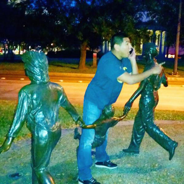 Ridiculous Photos with Statues