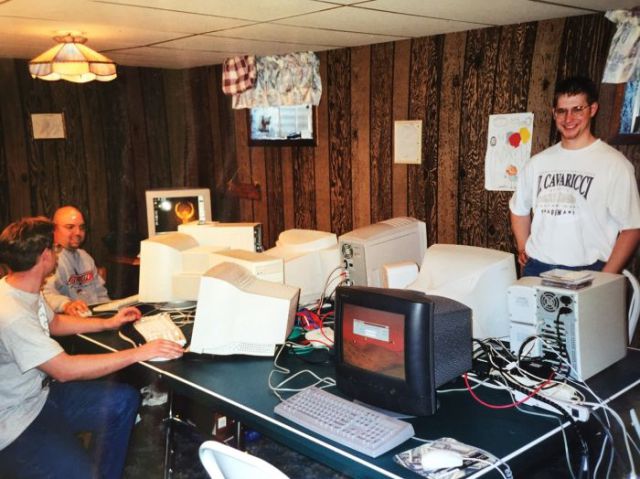 Multiplayer PC Gaming Nearly Two Decades Ago