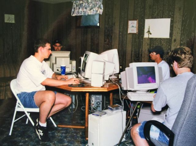 Multiplayer PC Gaming Nearly Two Decades Ago