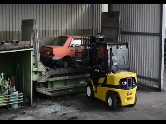 Watching Cars Getting Crushed Is So Satisfying 