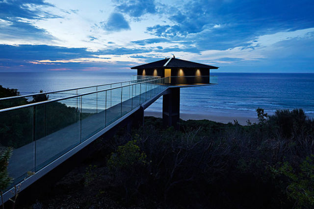 A House That Looks Like It’s Floating in Mid Air