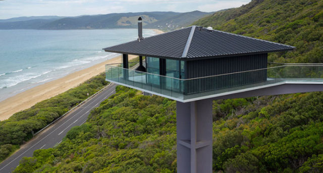 A House That Looks Like It’s Floating in Mid Air