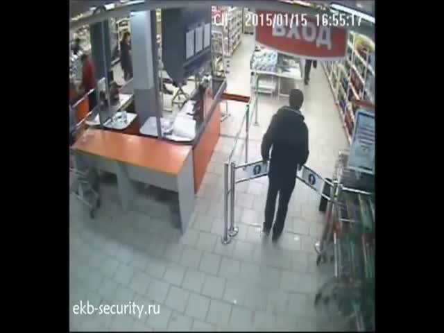 Worst Alcohol Thief Ever  (VIDEO)