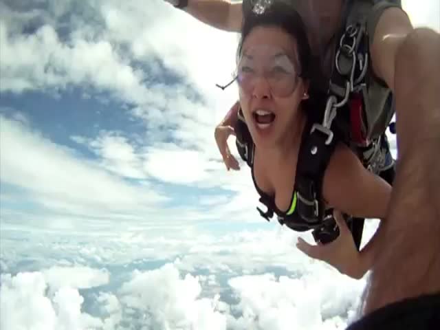 Skydivers Nearly Killed After Insane Close Call with an Airplane 