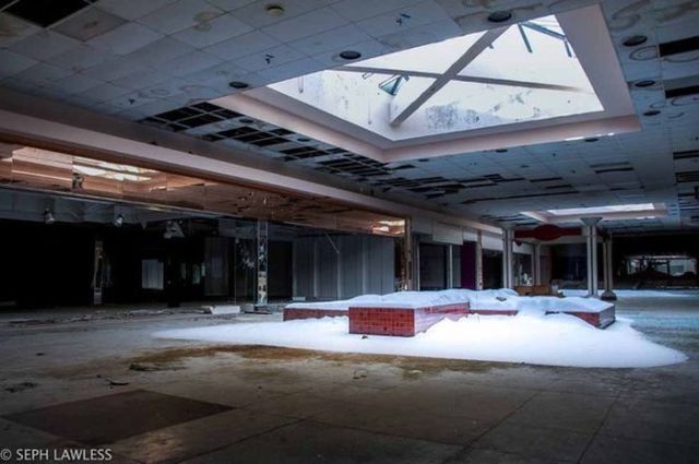 A Neglected Mall That Has Been Lost in Time
